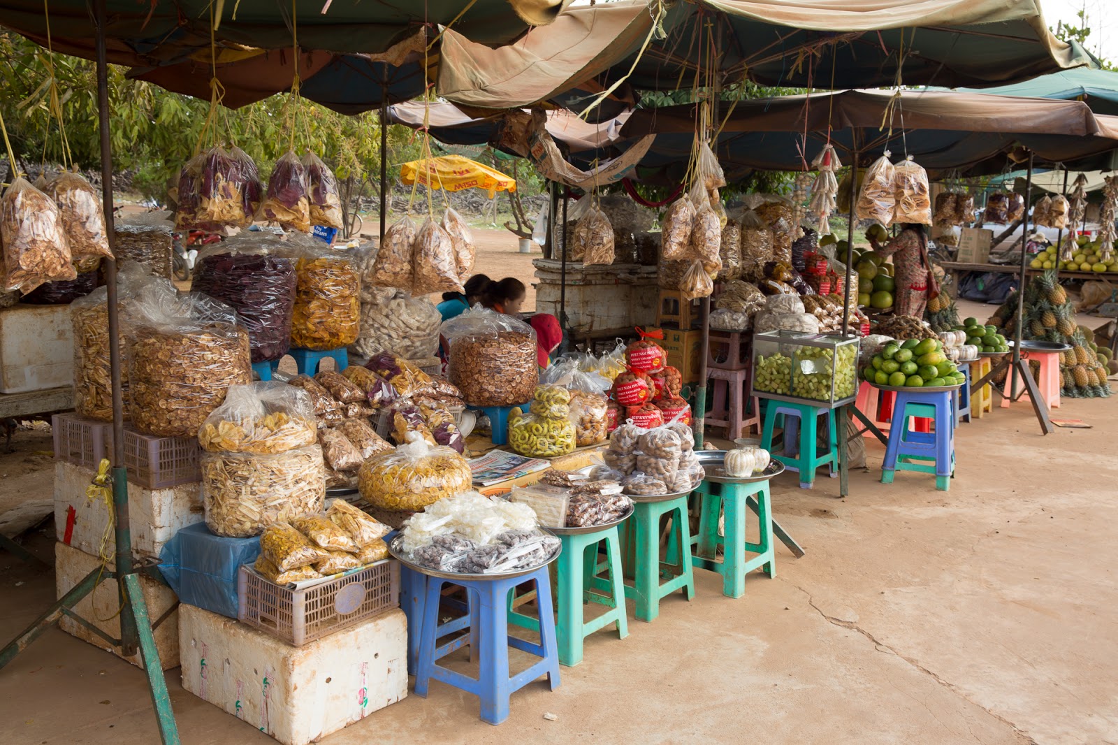 attraction-Shopping In Kampong Thom Market.jpg
